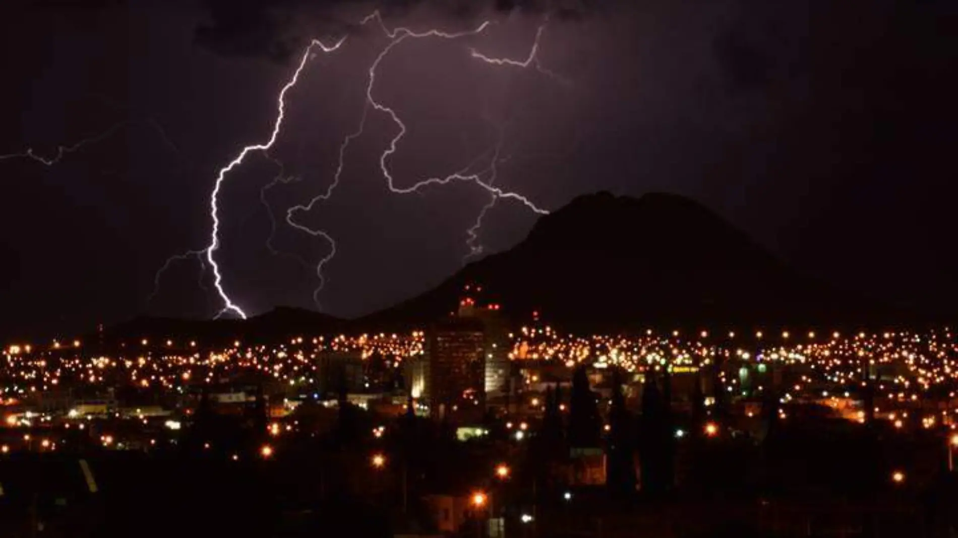 rayos y lluvia